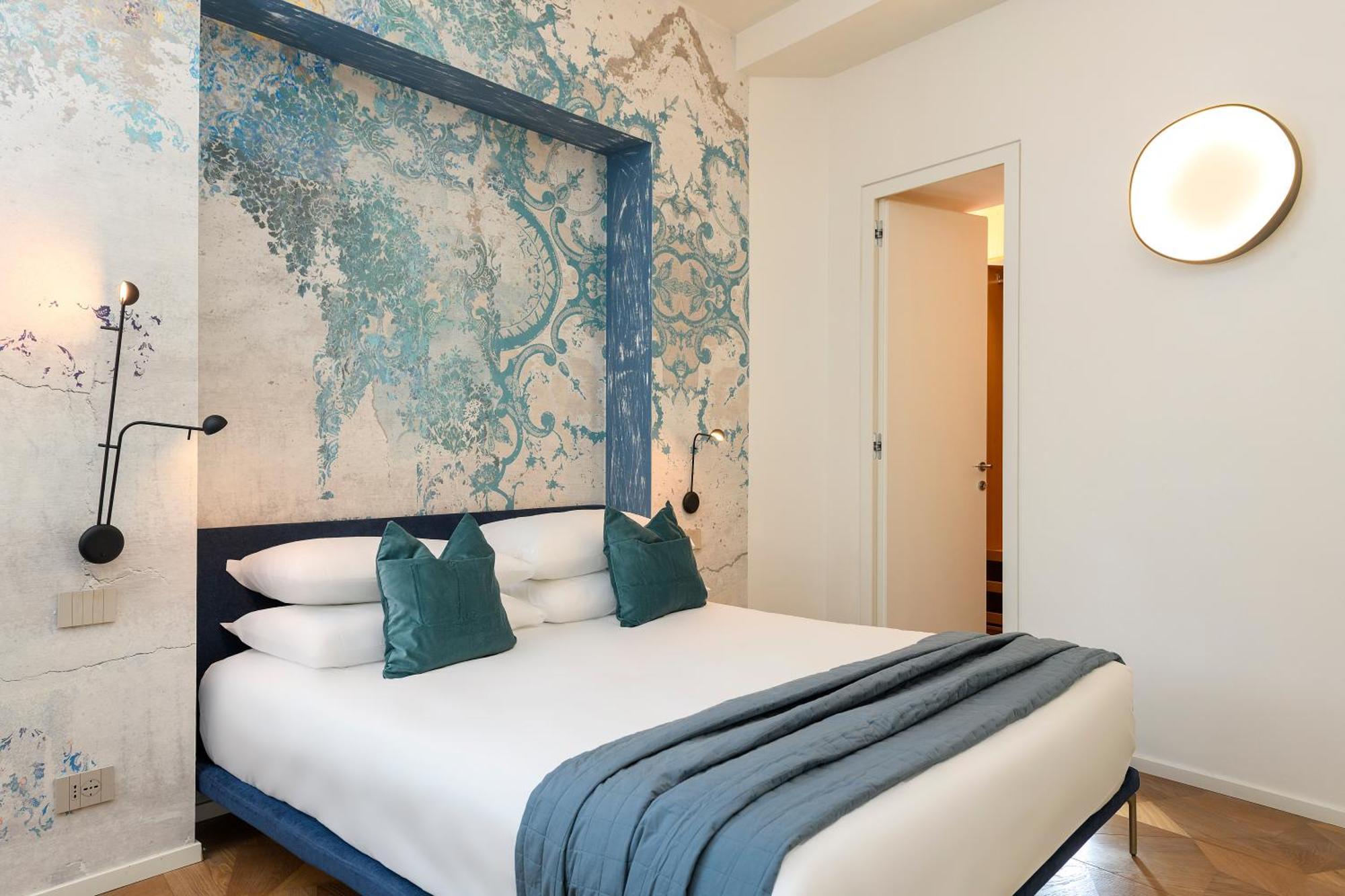 Moon River Luxury Apartment