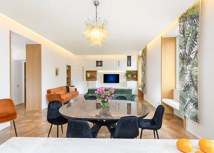 Moon River Luxury Apartment